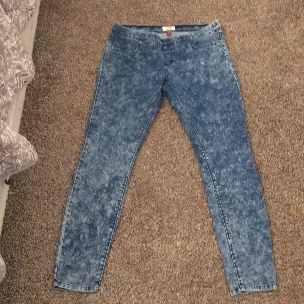 We are sellling jeggings